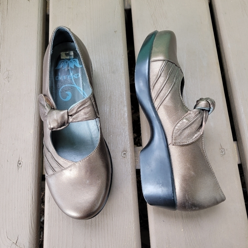 Dansko Ainsley‎ Bronze Metallic Leather Bow Loafers Mary Jane Clogs 38